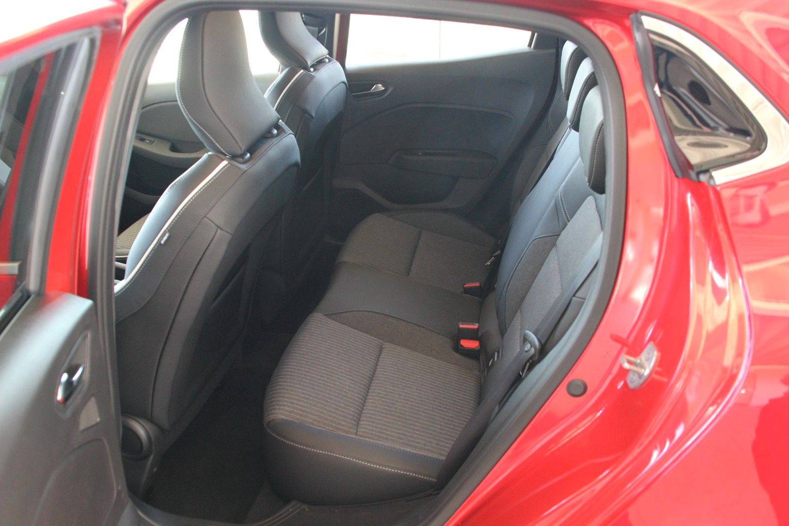 Fahrzeugabbildung Mitsubishi Colt Top LED*DAB*SHZ*BOSE*360°