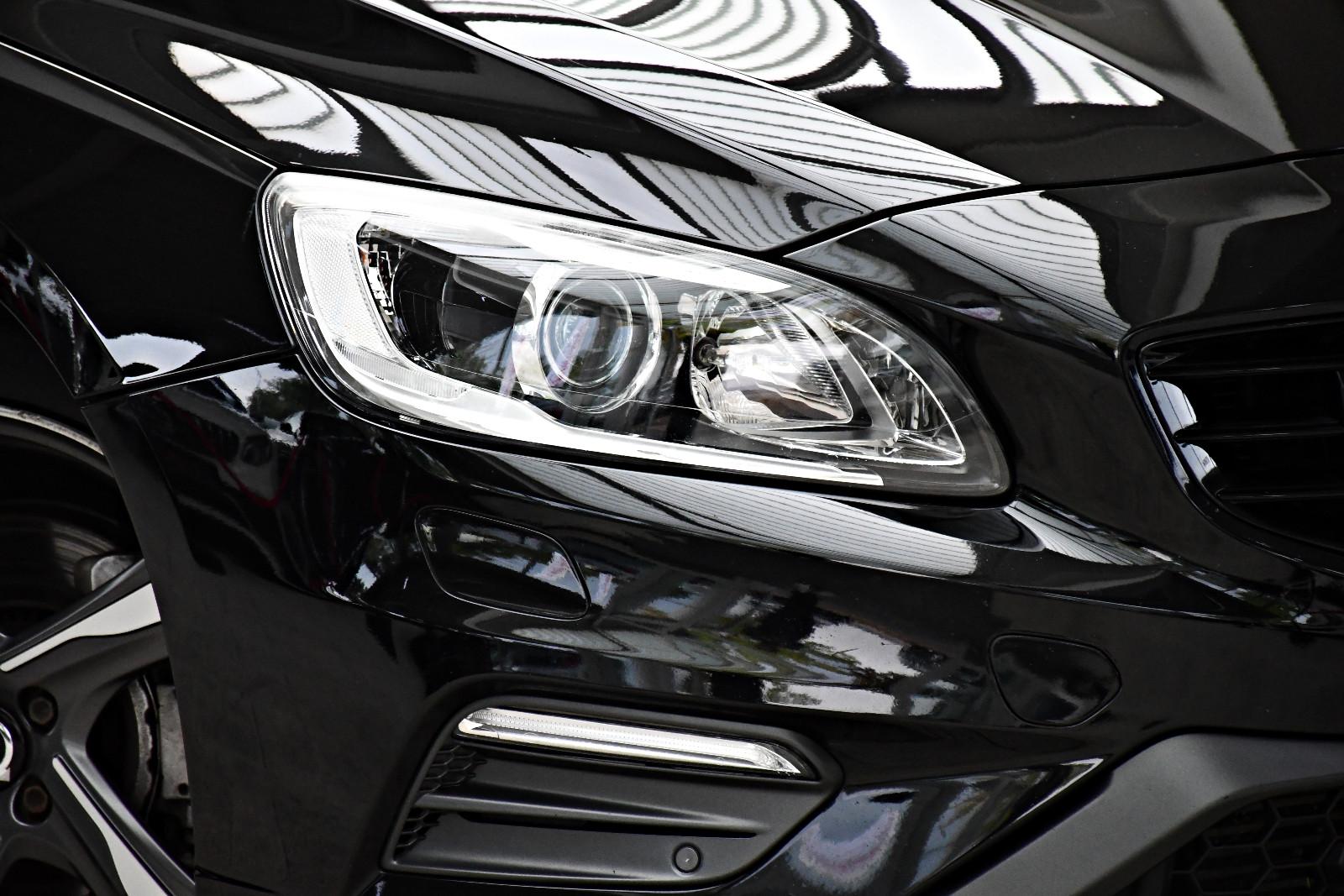 Volvo V60 D4 R-Design Aut. Kamera Leder Navi Ahk 82tkm