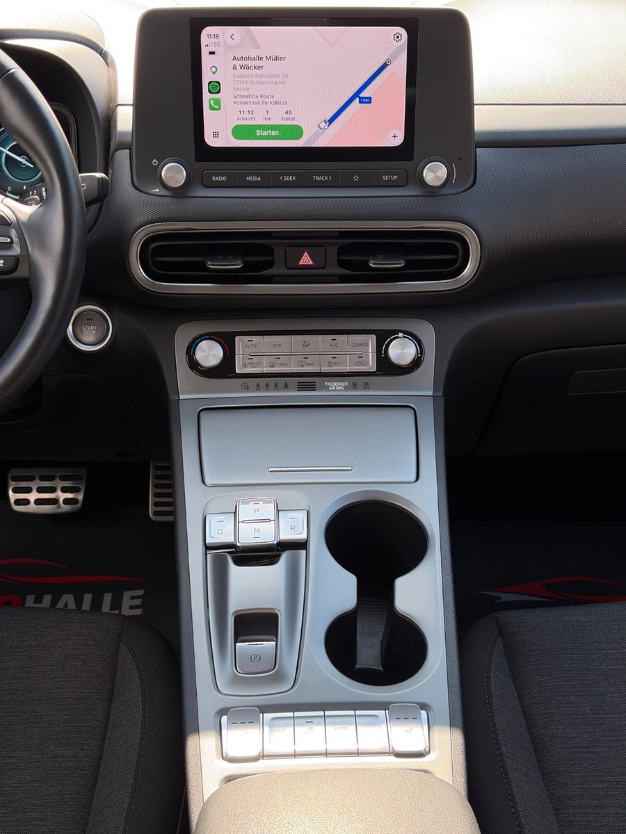 Fahrzeugabbildung Hyundai KONA E Select LKA ACC PDC SHZ LHZ CarPlay Navi