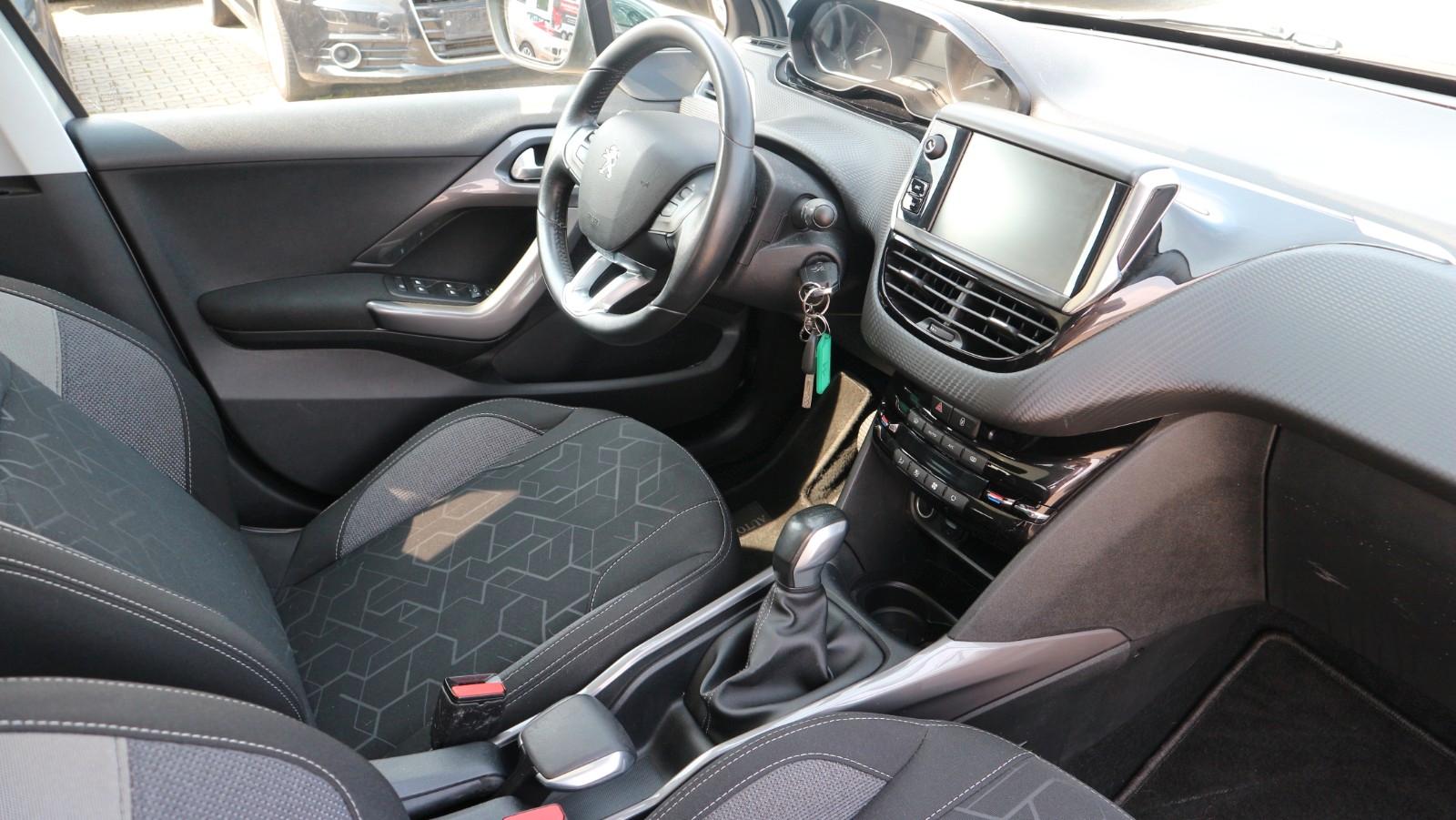 Peugeot 2008 1.2 e-VTi Style Pano.Dach*