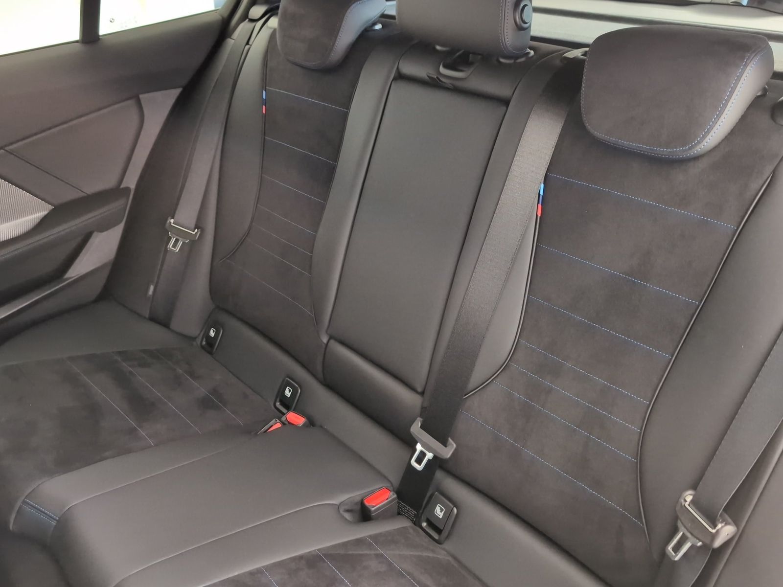 BMW 120d Limousine M Sport Navi LED 360° ACC HiFi Na foto 4