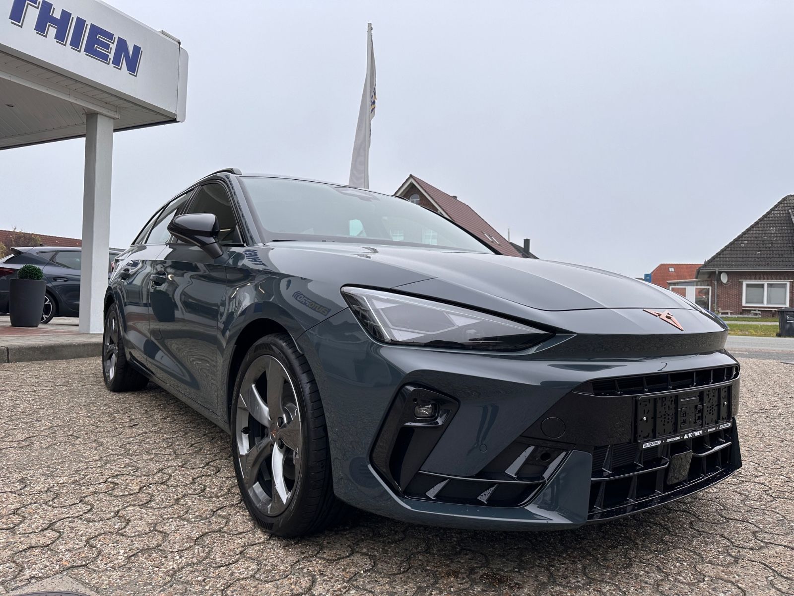 Fahrzeugabbildung CUPRA Leon ST 1.5 e-Hybrid DSG Matrix/ACC/APP/SHZ/RFK