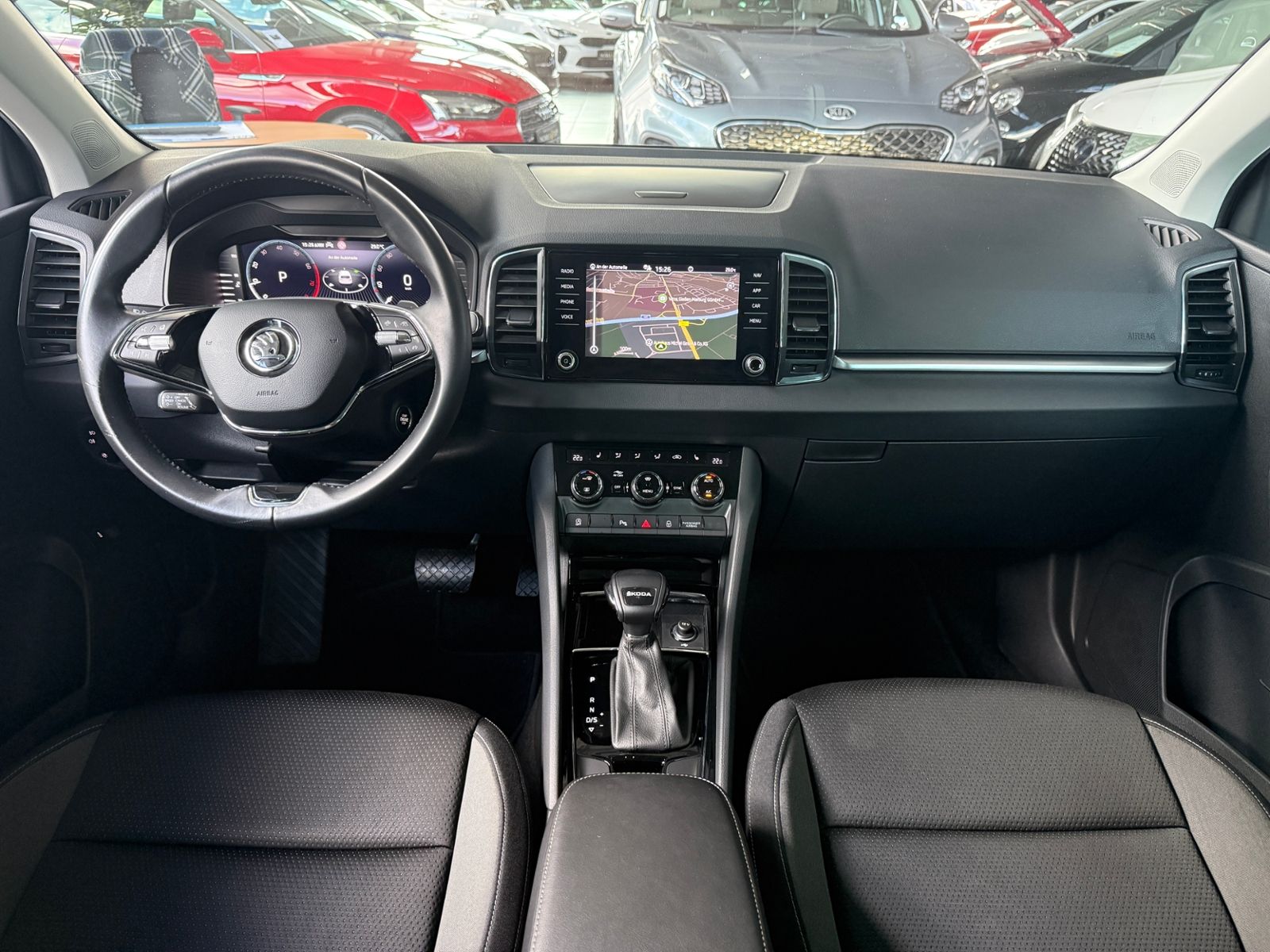 Fahrzeugabbildung SKODA KAROQ 1.5 TSI DSG AHK AMB LED NAVI