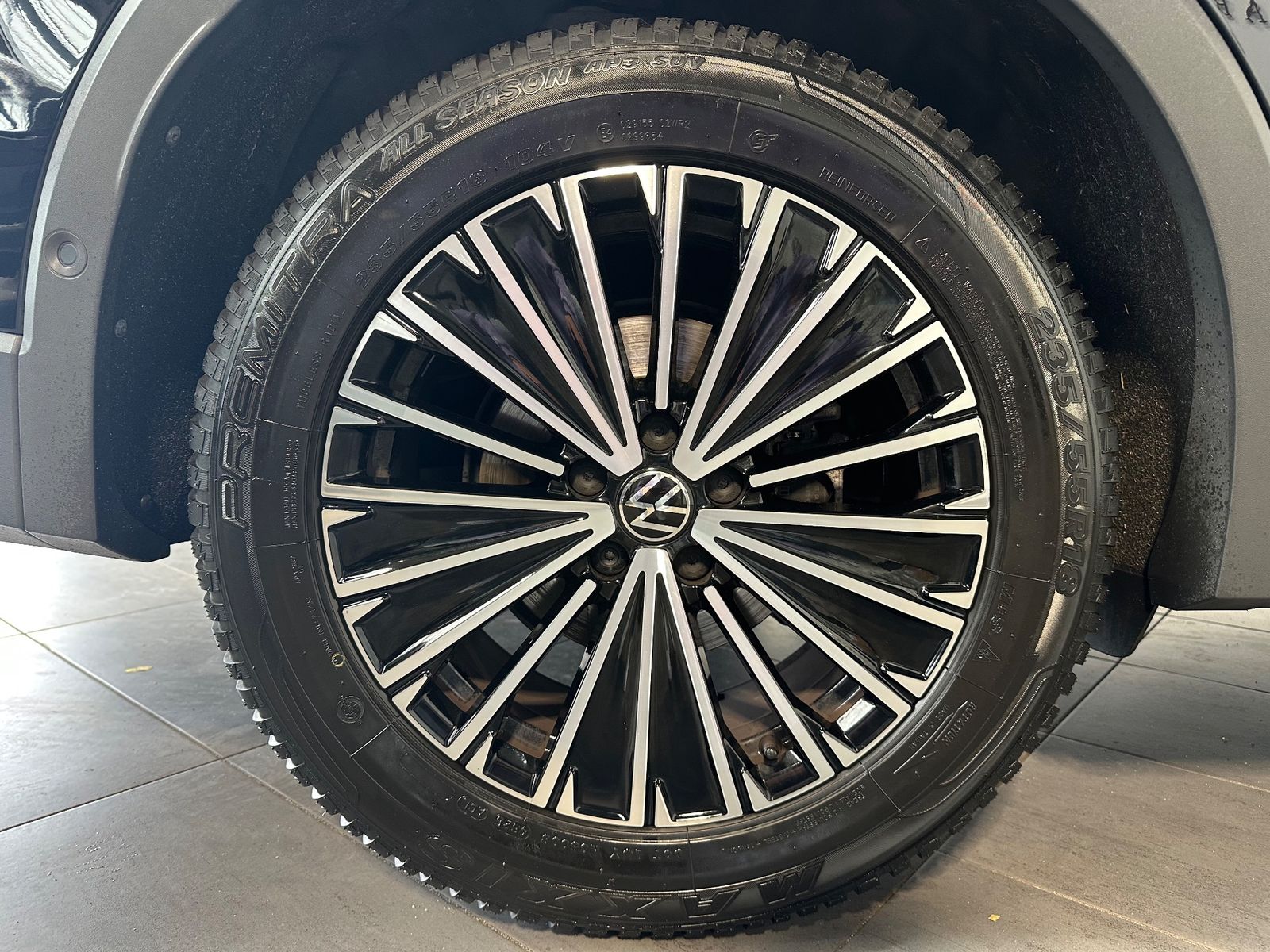 Fahrzeugabbildung Volkswagen Tiguan 2.0 TDI DSG Life NAV+LED+AHK+HUD+KAM+ACC
