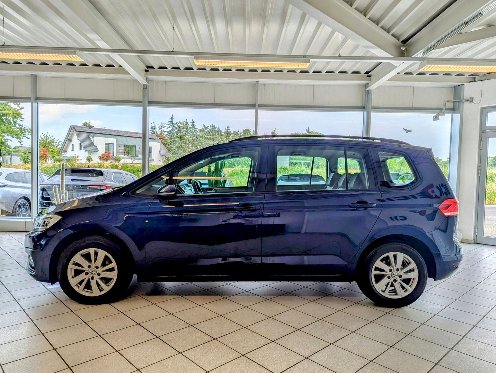VW Touran 2.0 TDI DSG Comf. ACC LED Kamera - Image 4