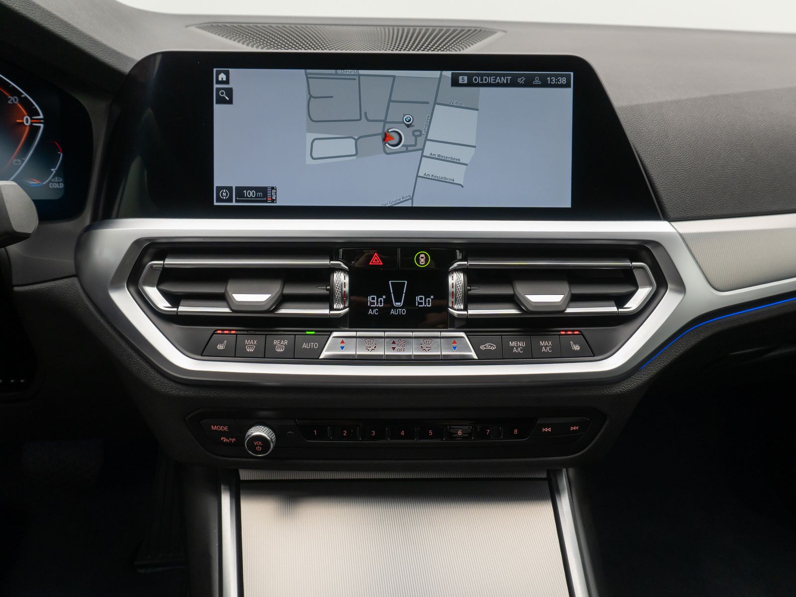 Fahrzeugabbildung BMW 330i Sport Line DAB Alarm MSport Lenkrhzg 19Zoll