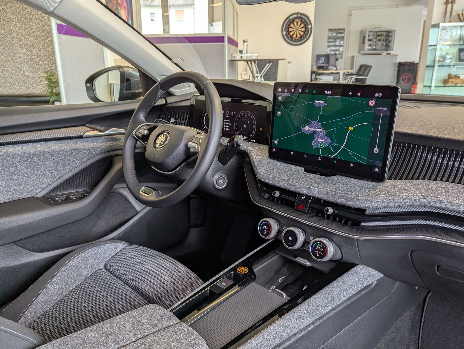 Fahrzeugabbildung SKODA Superb 2.0 TDI 4x4 Selection Matrix AHK 5J Garan