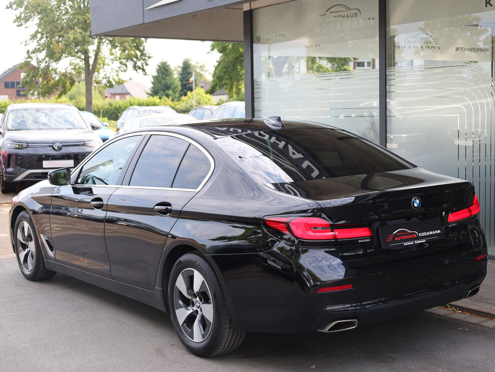 BMW 520 520 d xDrive*Cam*Leder*Virtual*4xSHZ*AHK*