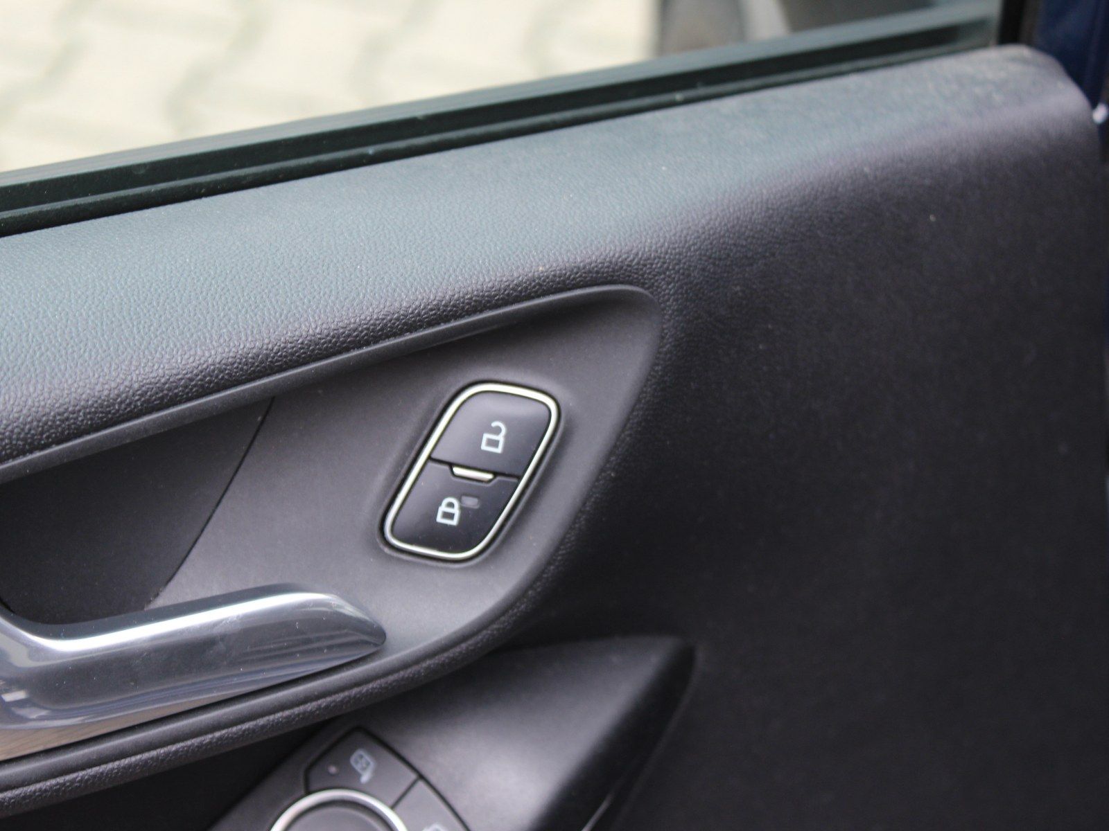Fahrzeugabbildung Ford Fiesta Cool & Connect 1,1