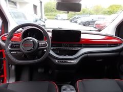Fahrzeugabbildung Fiat 500 e RED Edition 42 kWh (118 PS)