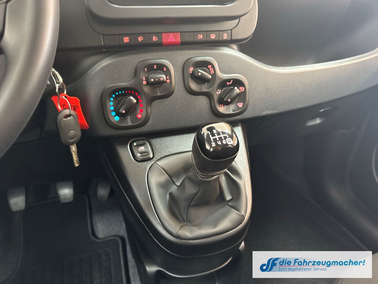 Fahrzeugabbildung Fiat Pandina Hybrid Tempomat Icon Digitales Cockpit D