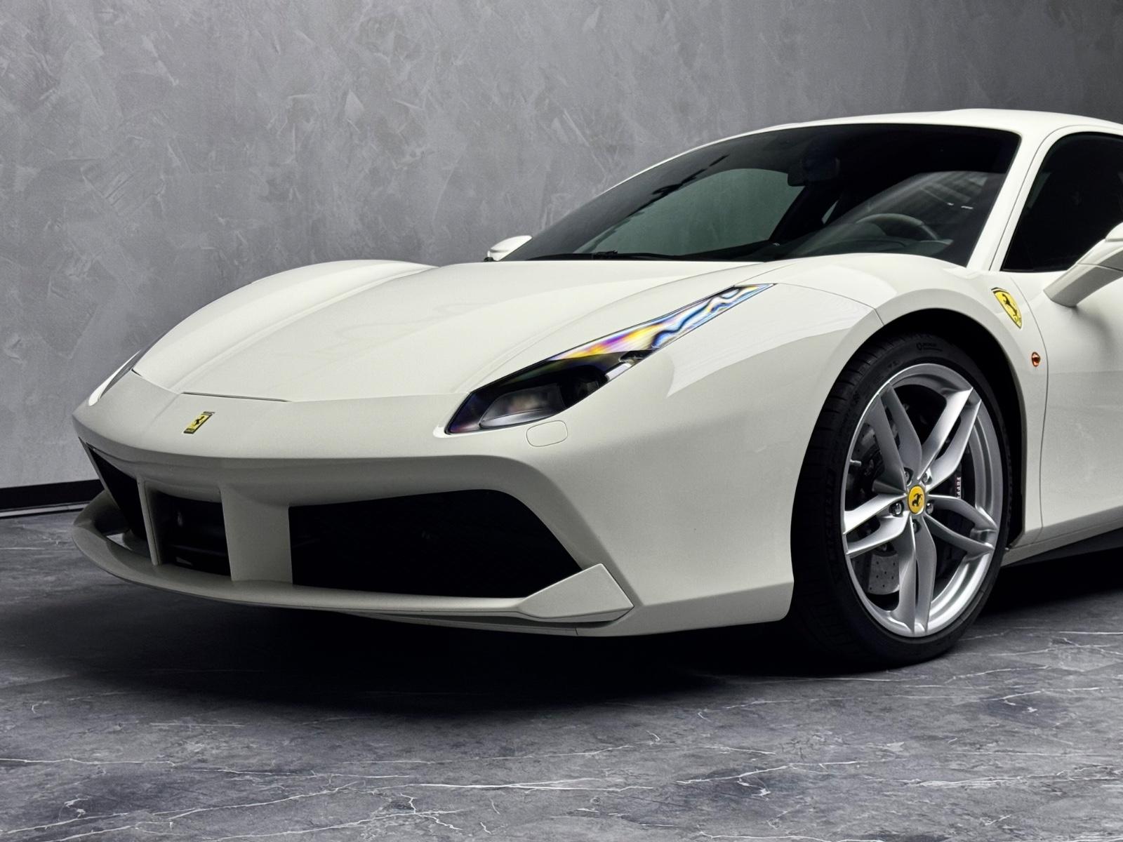 FERRARI 488 GTB CARBON RACING