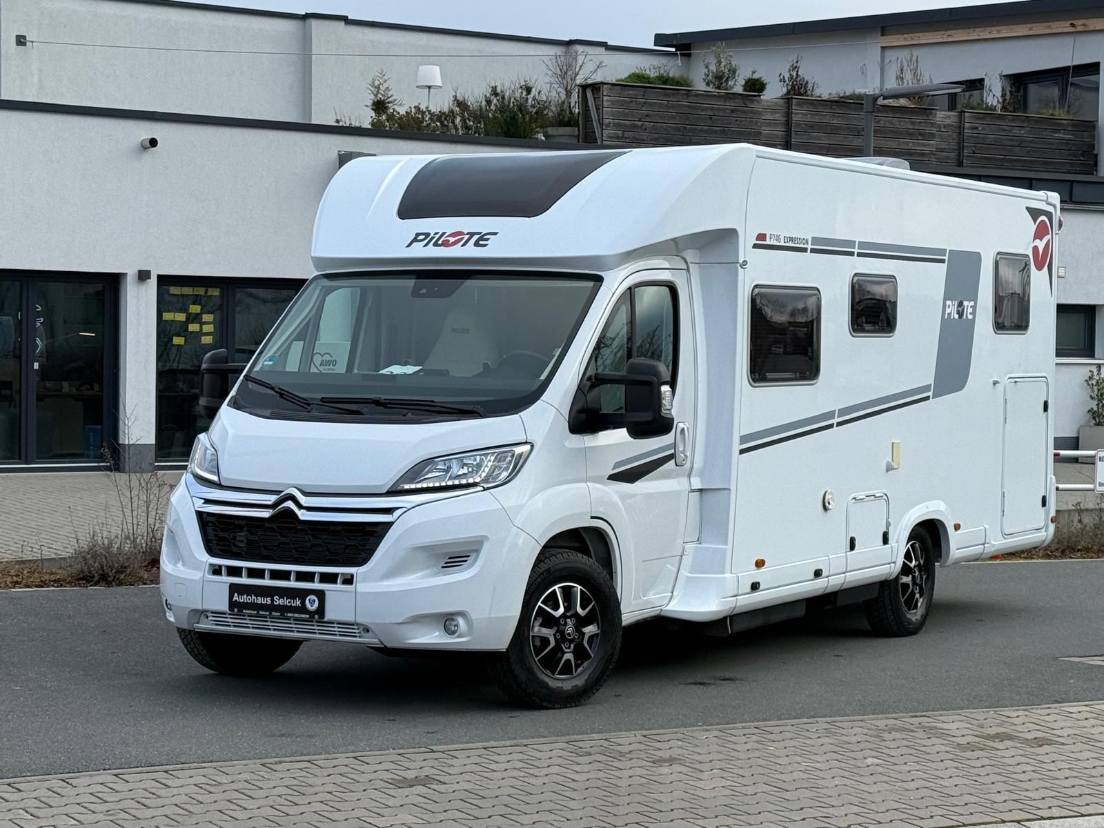 Pilote P746GJ Expression Hubbett TV Solar