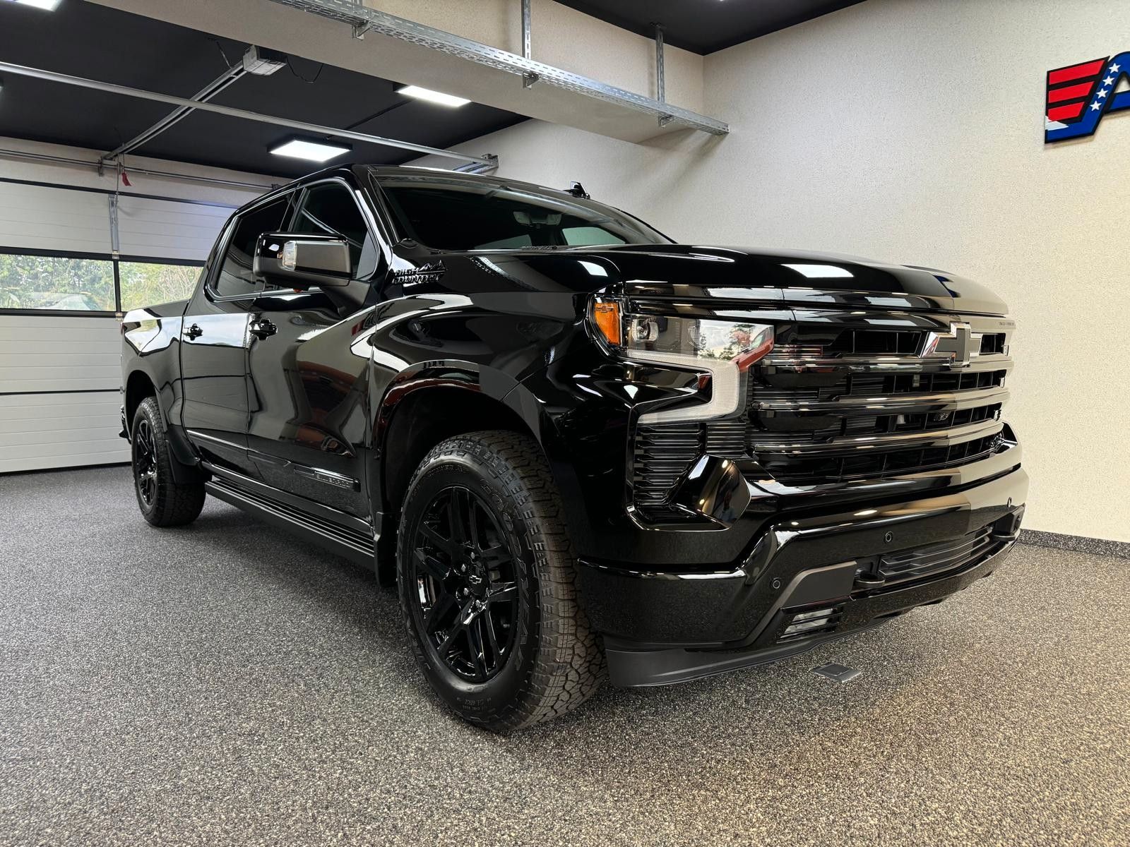Fahrzeugabbildung Chevrolet 2026 SILVERADO MIDNIGHT DURAMAX DIESEL 4x4 HC