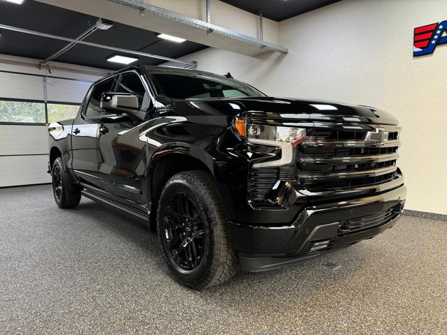 Chevrolet 2026 SILVERADO MIDNIGHT DURAMAX DIESEL 4x4 HC