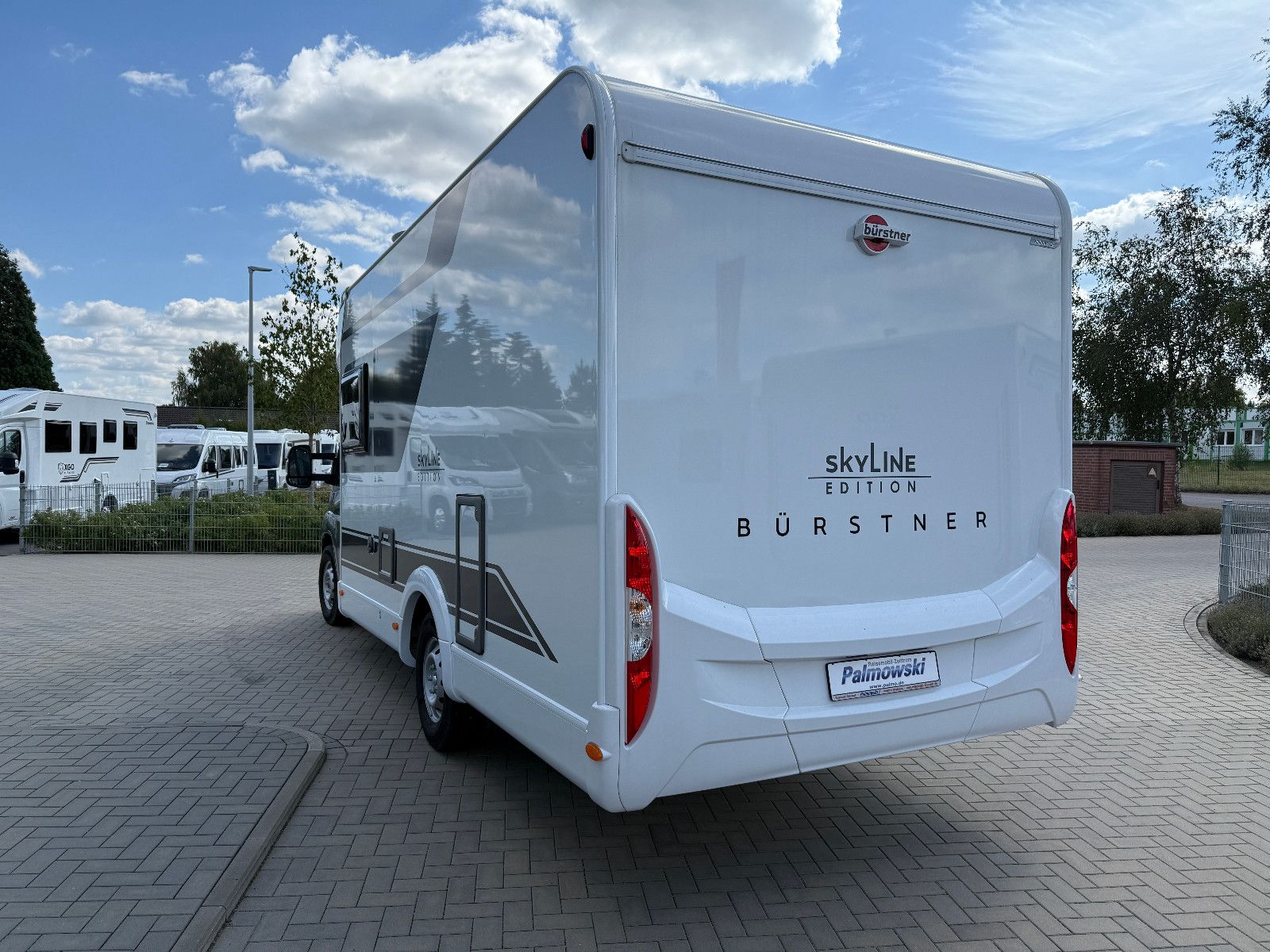 Fahrzeugabbildung Bürstner Lyseo Time Skyline Edition 690G Summer Sale