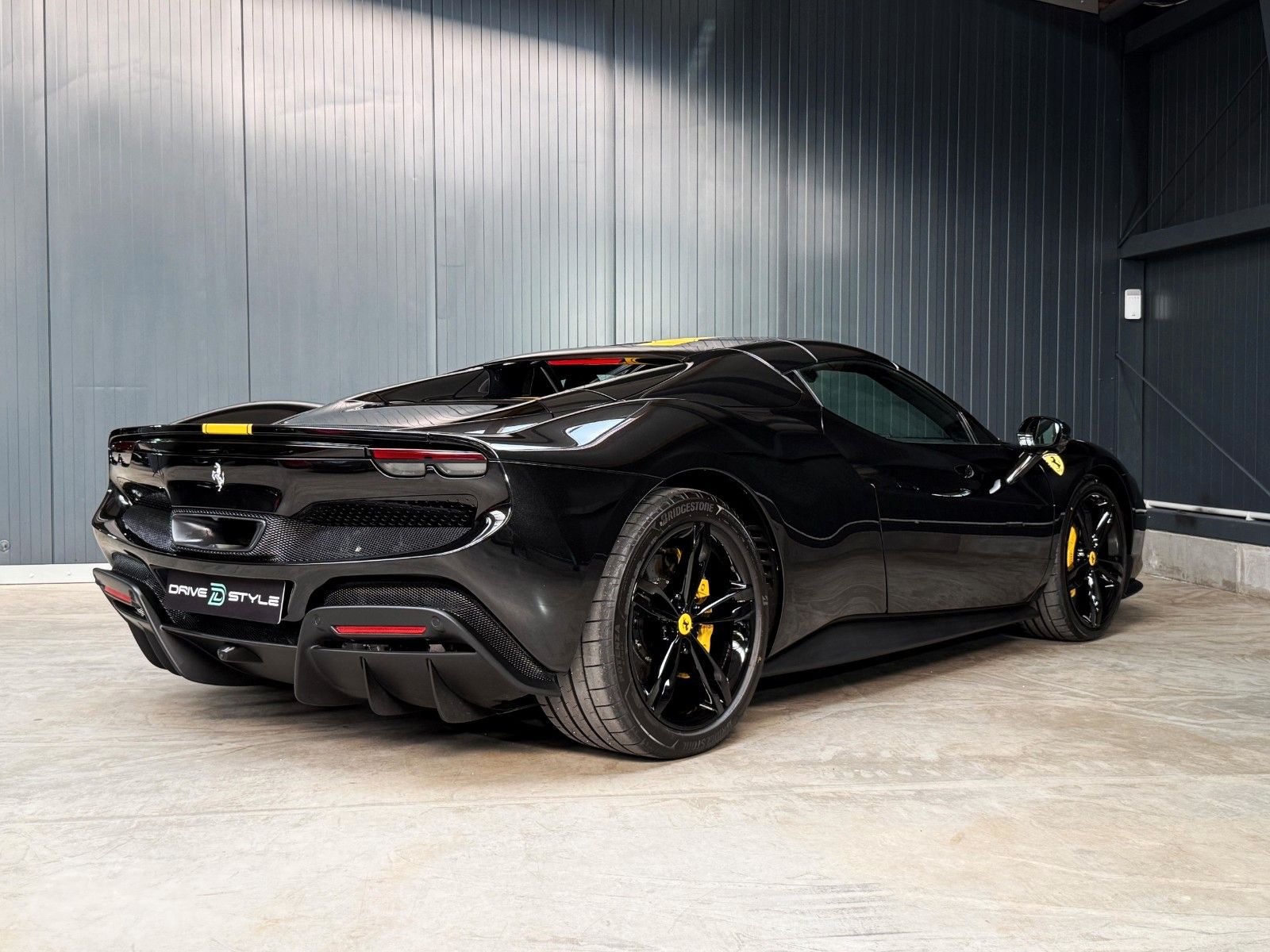 Fahrzeugabbildung Ferrari 296 GTS + Nero Extracampione + Racing Seats