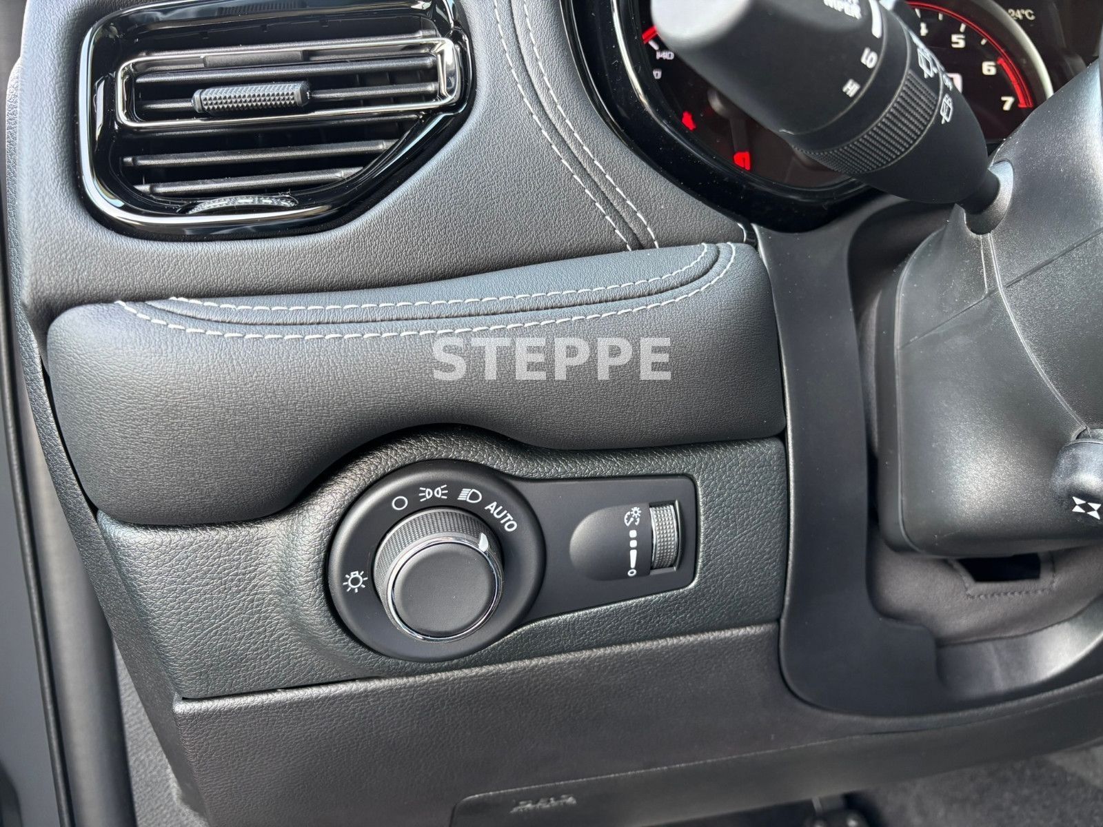 Dodge Durango SRT AWD 6,4 V8  AlcHEMY 6 Sitzer