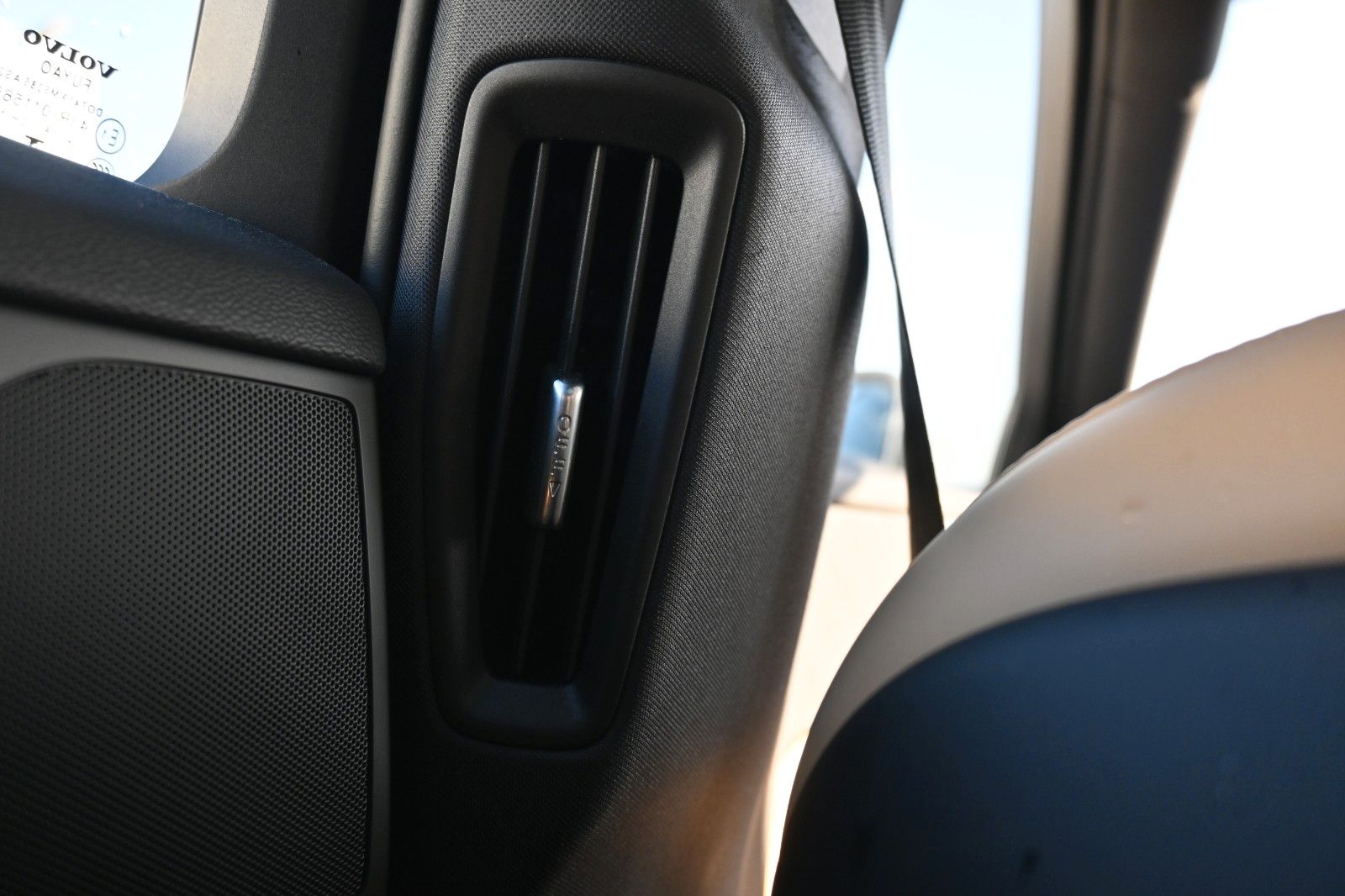 Fahrzeugabbildung Volvo V60 CC B4D AWD Ultimate*LED*PANO*360*H&K*MASSAGE