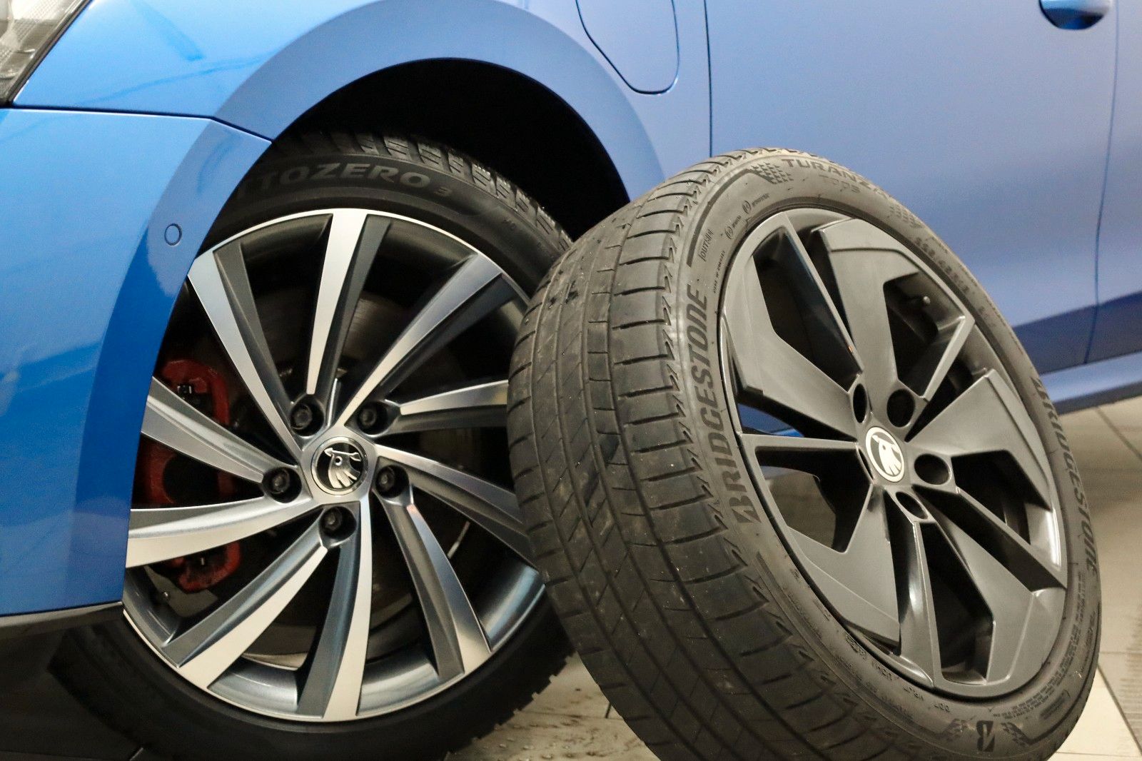 Fahrzeugabbildung SKODA Octavia Combi RS iV,Navi,Kamera,4xSH,HUD,Pano+WR