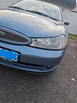 Ford Mondeo 2.5 V6 Ghia Ghia - Ford Mondeo: Ghia V6