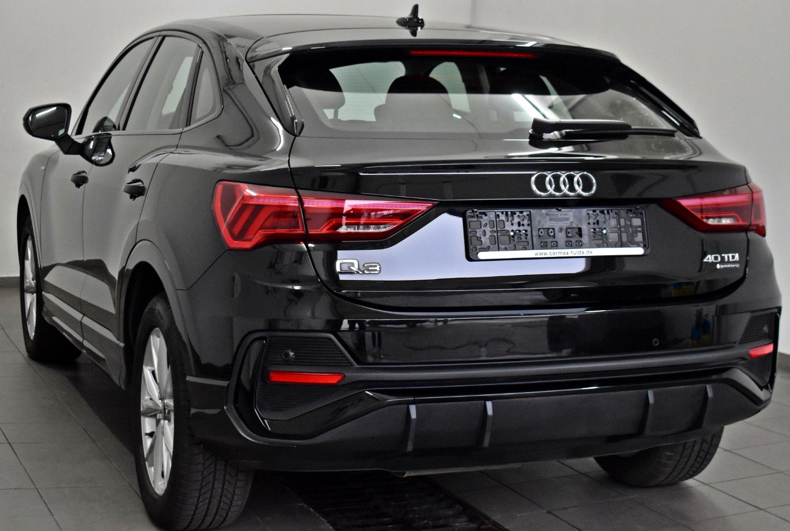 Fahrzeugabbildung Audi Q3 Sportback 40 TDI qu S line,Navi,Panor,Black P