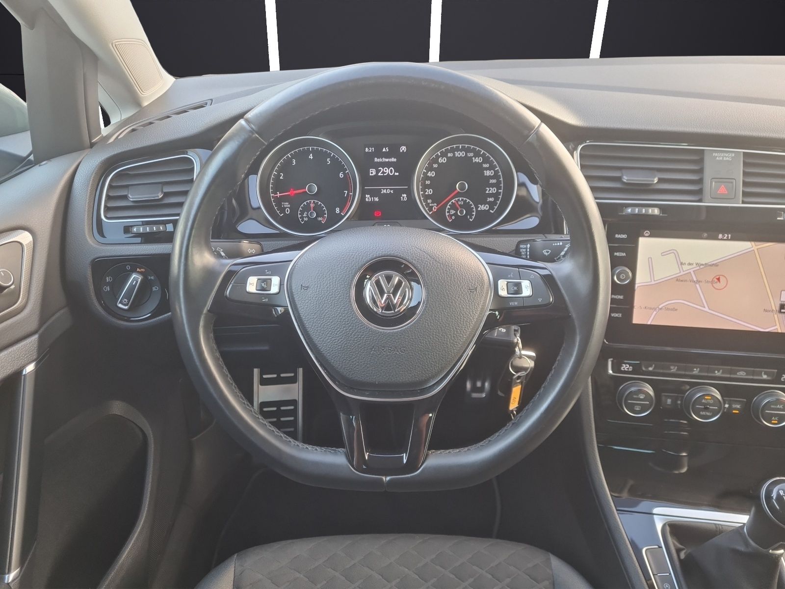 Fahrzeugabbildung Volkswagen Golf VII Variant TSI Join STH Navi Climatronic P