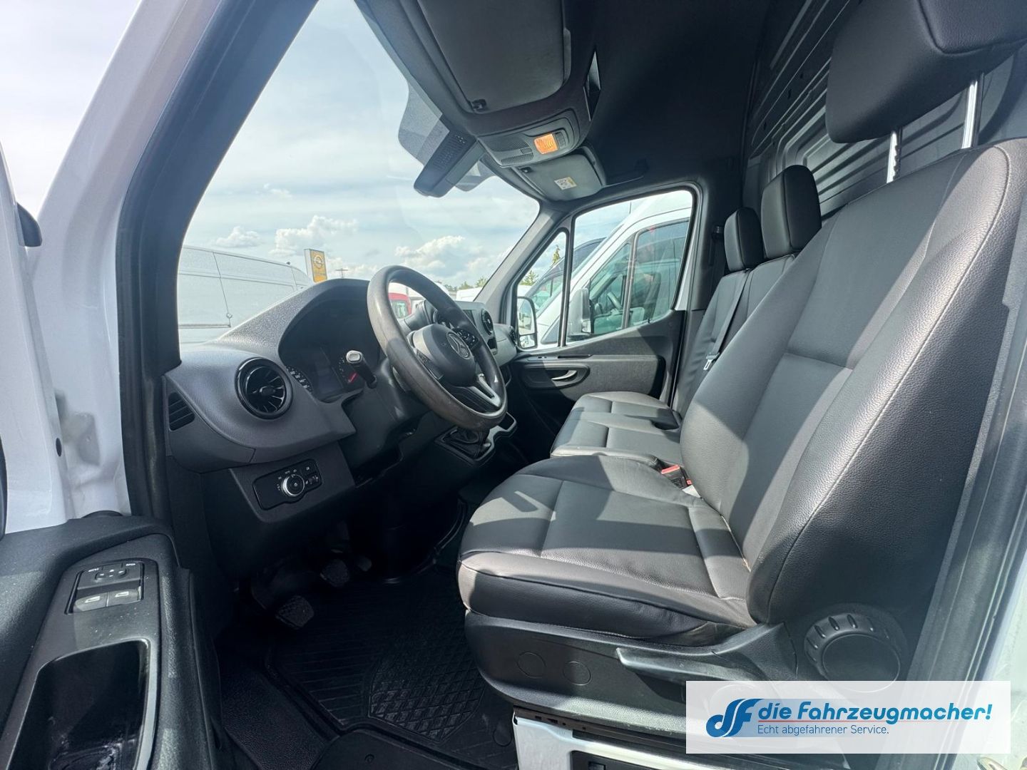 Fahrzeugabbildung Mercedes-Benz Sprinter Kasten RWD AWD 317 CDI L1 EU6d-T Licht