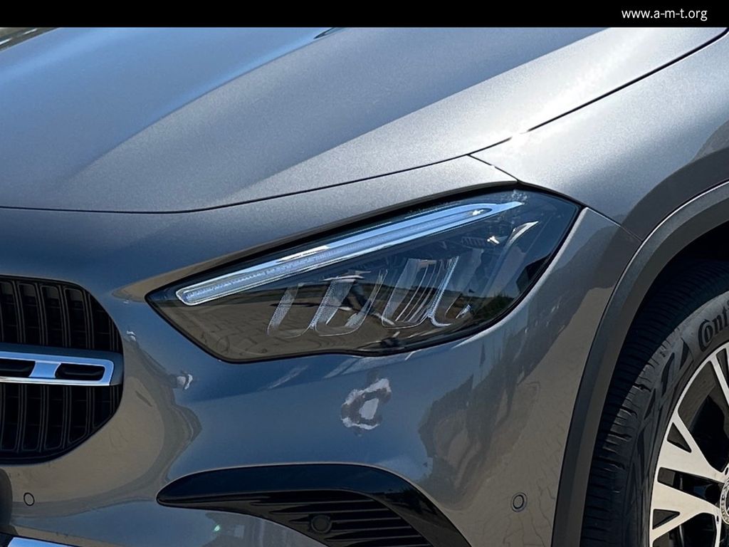 MERCEDES-BENZ GLA 200