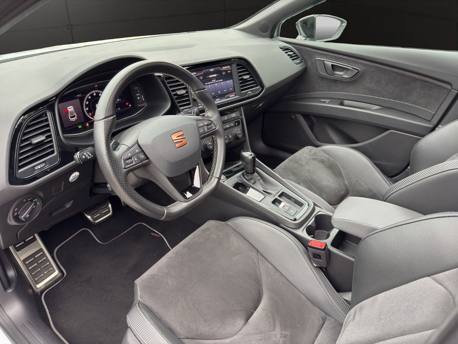 Fahrzeugabbildung SEAT LeonST Cupra*Pano*ACC*Soundsystem*Carplay*Allrad