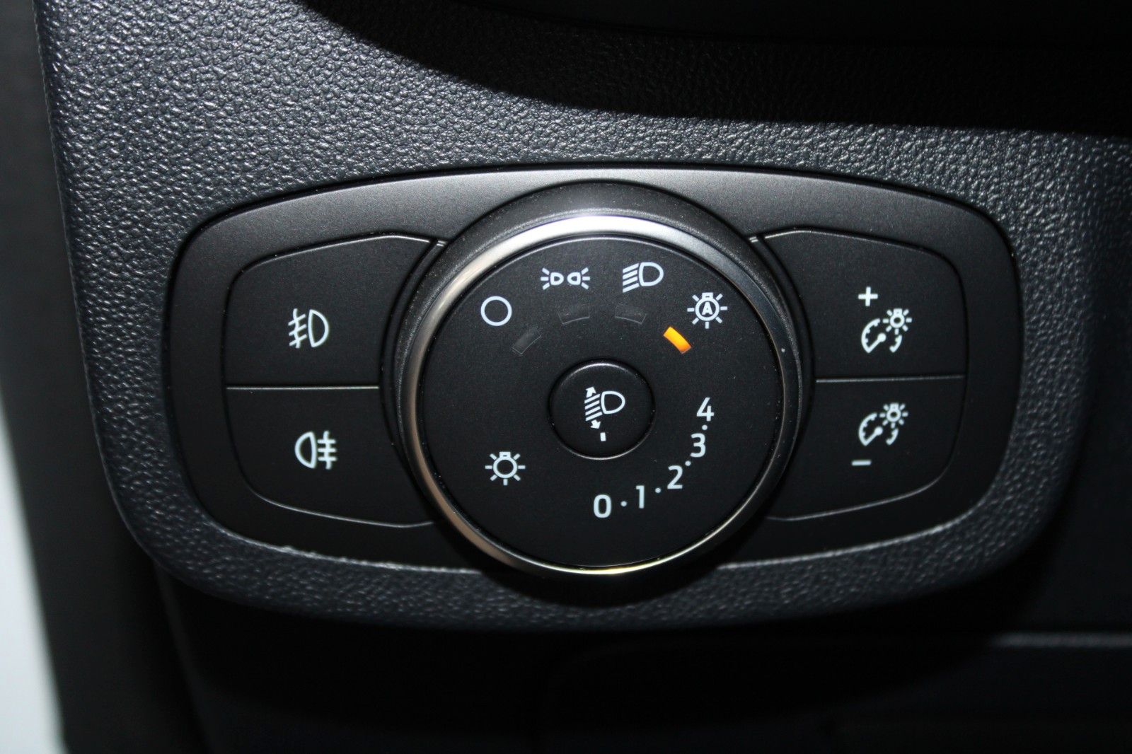 Fahrzeugabbildung Ford Fiesta Trend LED KLIMA WinterPaket DAB 1. Hand