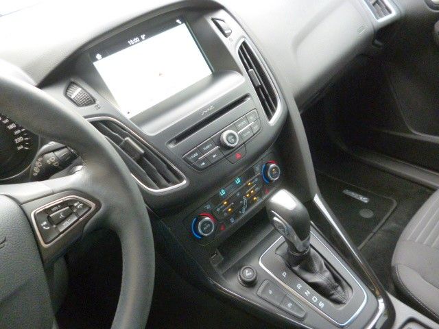 Focus 5-tg. 1,5i Titanium Automatik, RK,PP,Navi