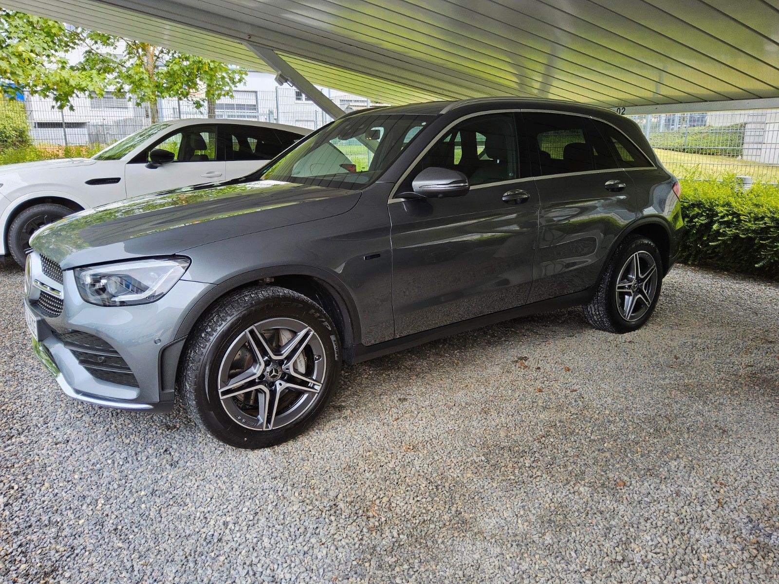 MERCEDES-BENZ GLC 300e hybrid  - AMG, wenig KM, TOP Zustand!!