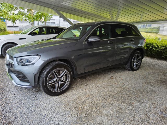 MERCEDES-BENZ GLC 300e hybrid  - AMG, wenig KM, TOP Zustand!!