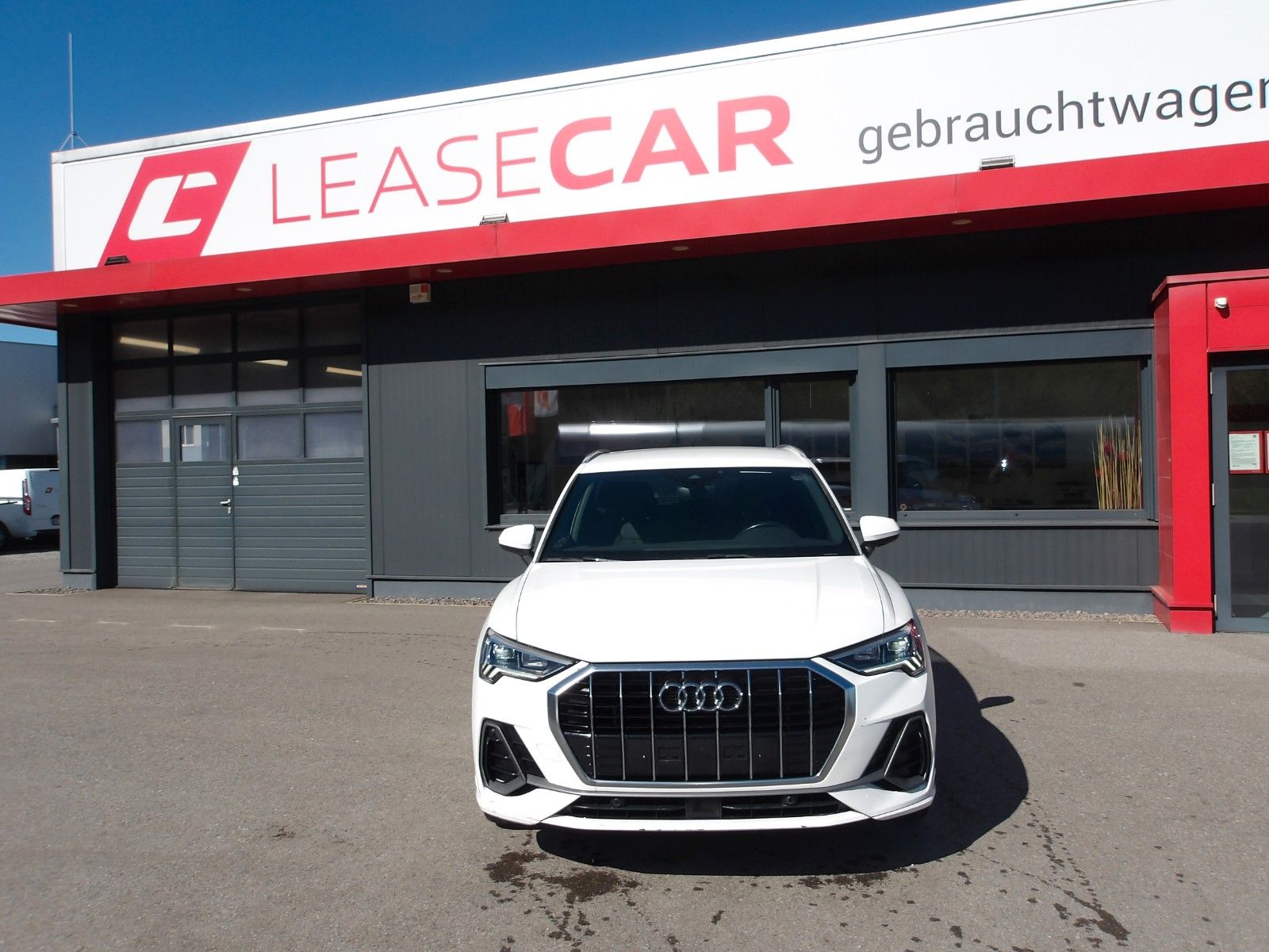 Audi Q3 35 TFSI S line EXP € 16390.- imagem 2