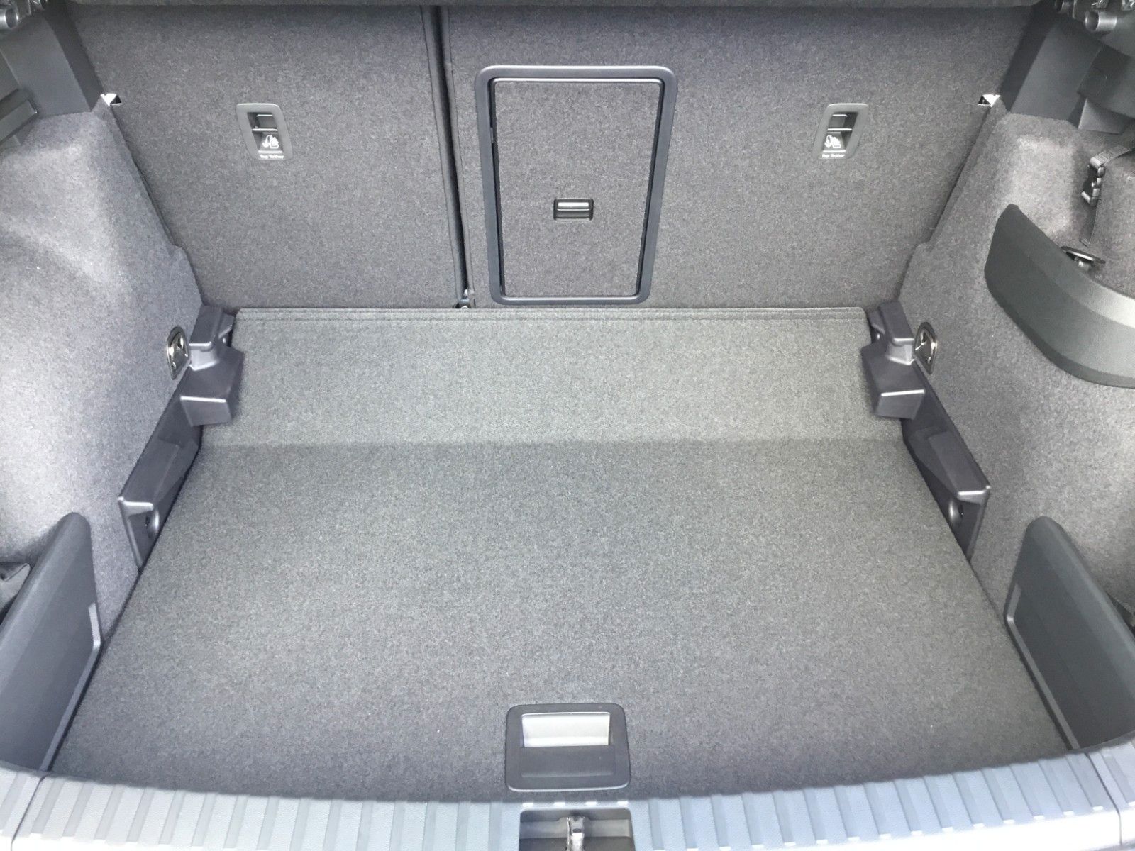 Fahrzeugabbildung SKODA Karoq 2.0l TSI DSG 4x4 Sportline+AHK+Matrix+Pano