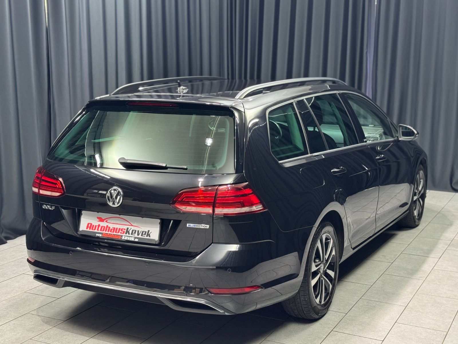 Fahrzeugabbildung Volkswagen Golf VII Variant United BlueMotion|NAVI|LED|ACC|