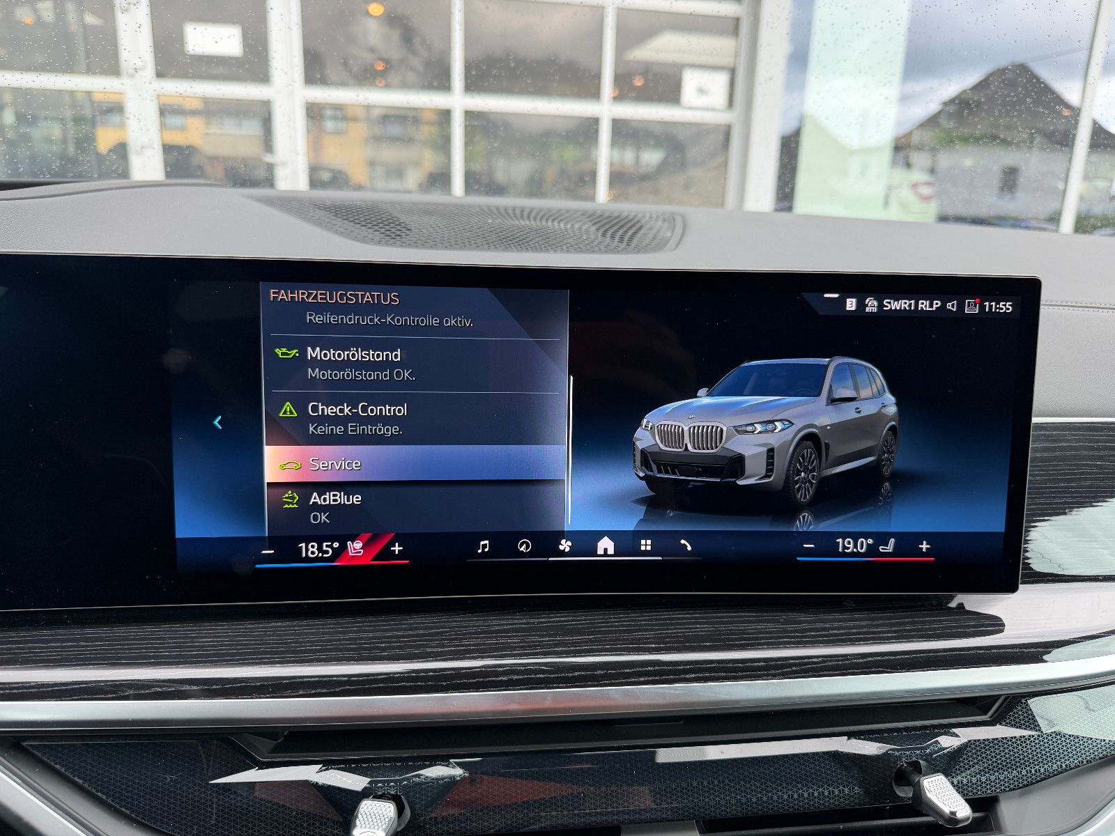 Fahrzeugabbildung BMW X5 30 d xDrive M Sport/HEAD-UP/360°/SOUND/AMBIEN