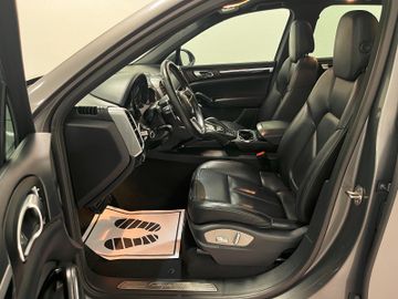 Porsche Cayenne - 2