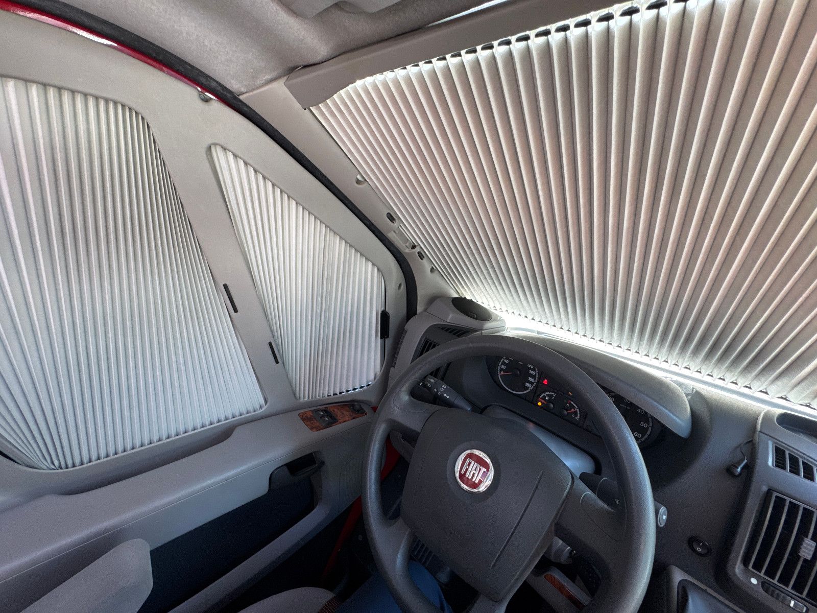 Fahrzeugabbildung Dethleffs GLOBEBUS T 004 FIAT KAMERA SAT TV LUFTFEDERUNG