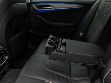 Fahrzeugabbildung BMW 520d Luxury Line Kamera HUD DAB AHK Alarm 19Zoll