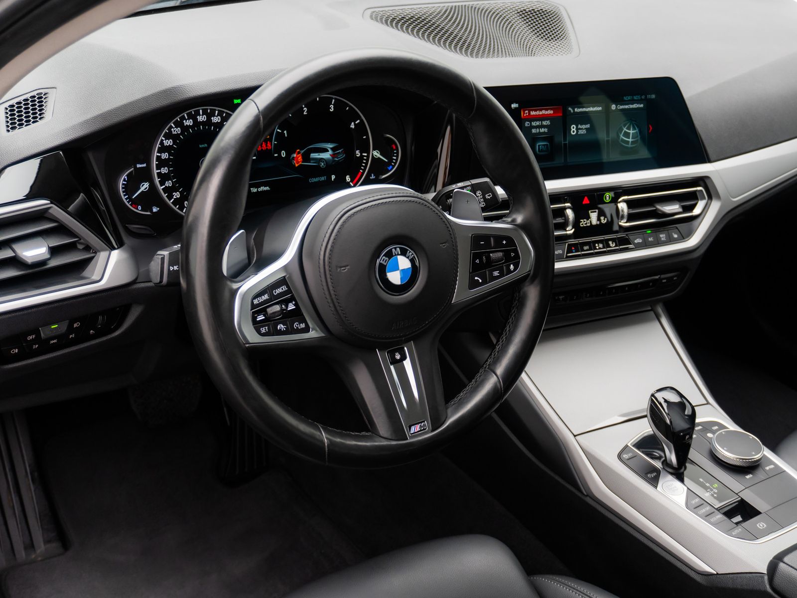 Fahrzeugabbildung BMW 320d Stop&Go Lenkradhzng LED Sportsitz M Sport