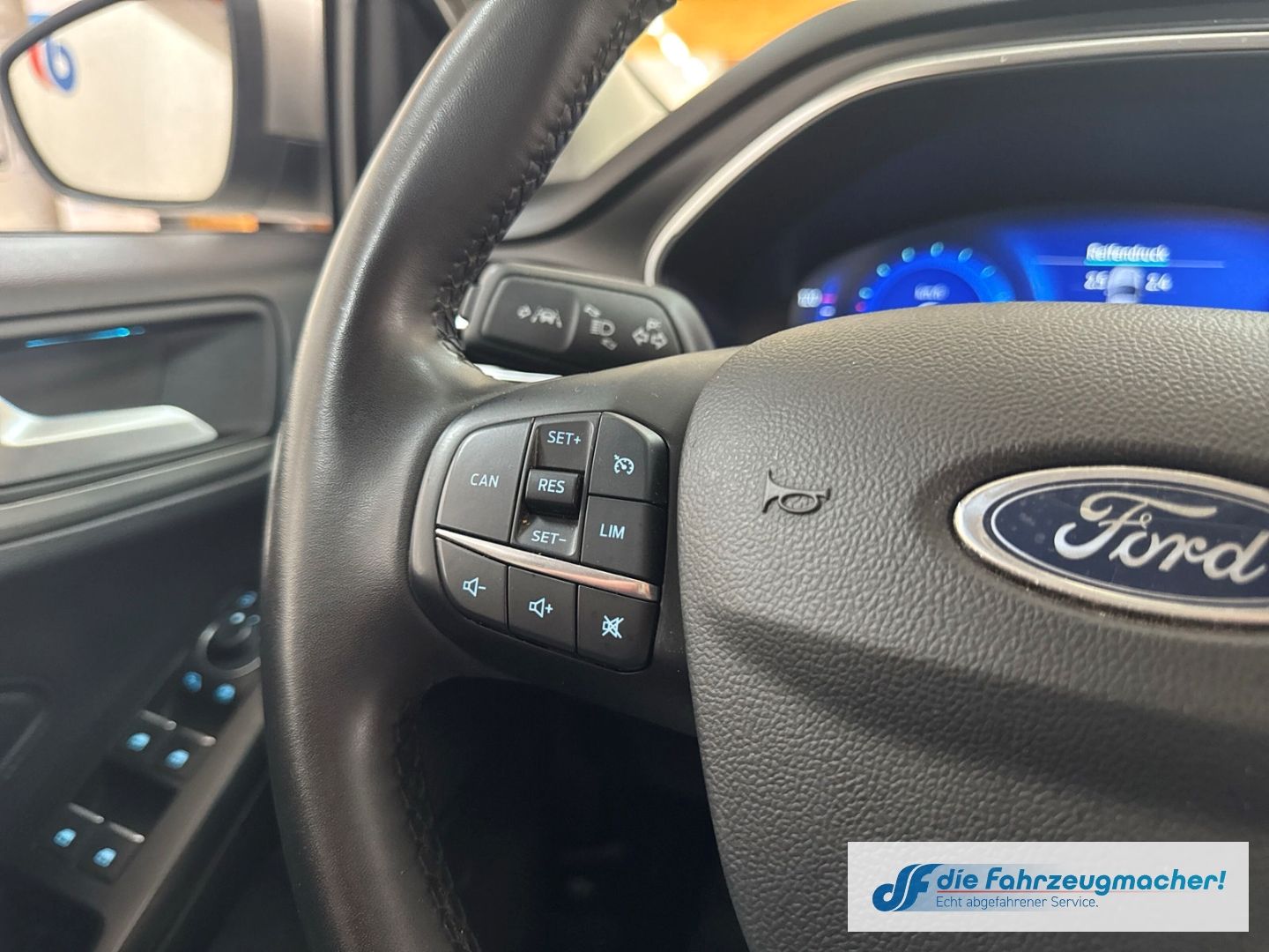 Fahrzeugabbildung Ford Focus Turnier Titanium X Sportpaket AHK-abnehmba
