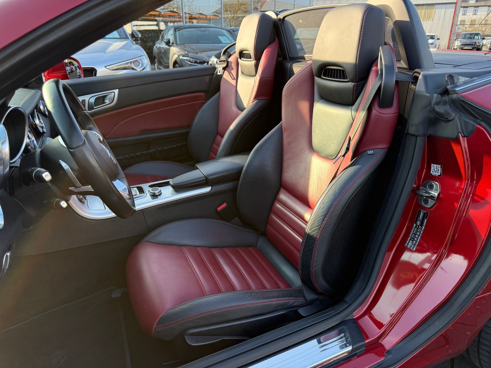 Fahrzeugabbildung Mercedes-Benz SLC 200 Roadster LED NAVI ALU