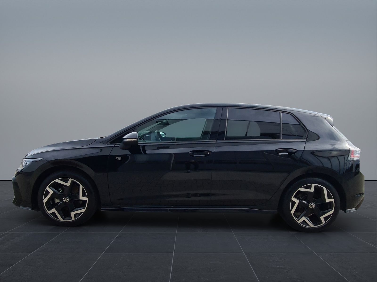 Volkswagen Golf 1.5 TSI R-Line 1,49% AHK PANOD NAVI WR MATR foto 4