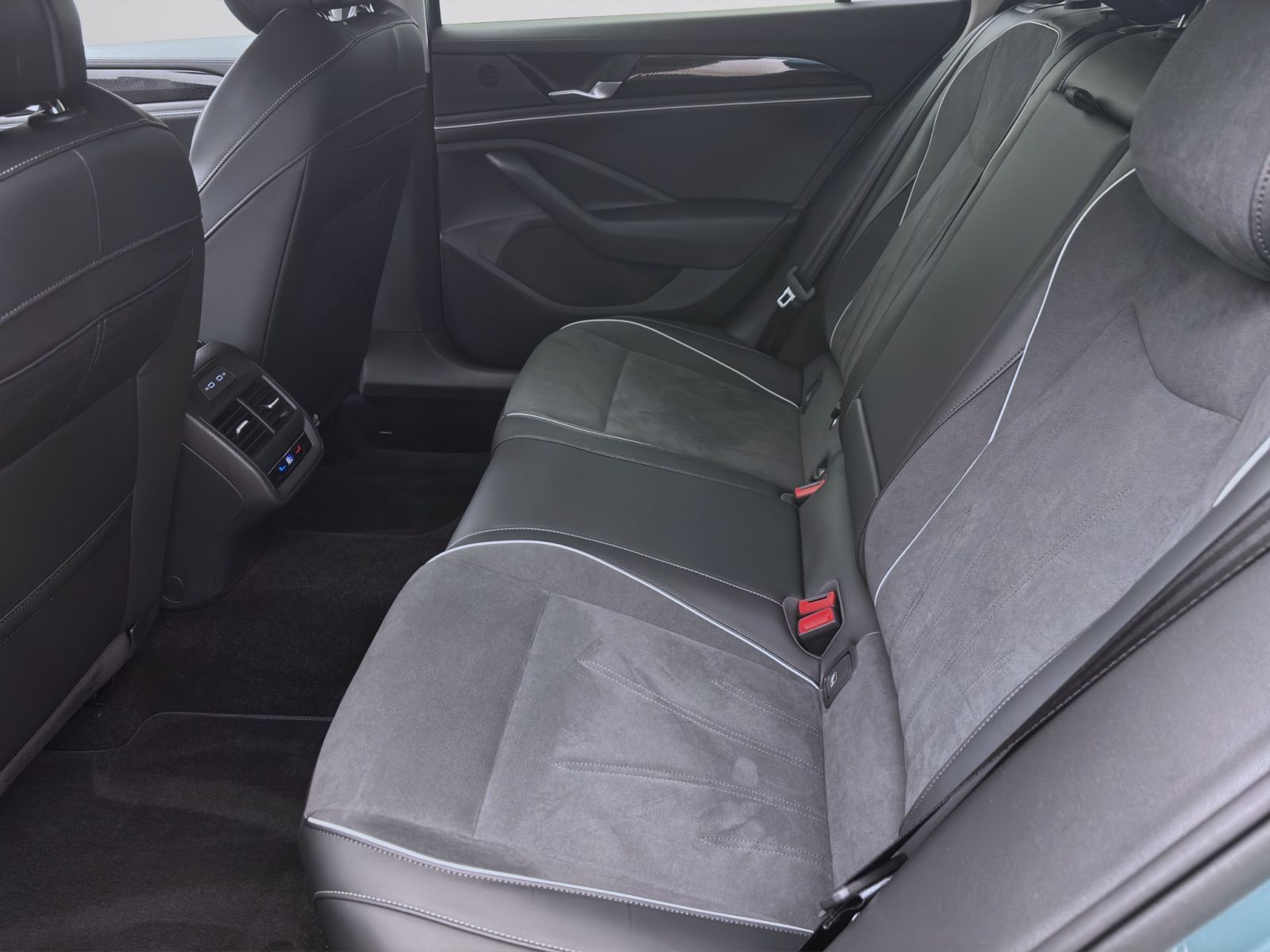Volkswagen Passat Variant - Bild 16