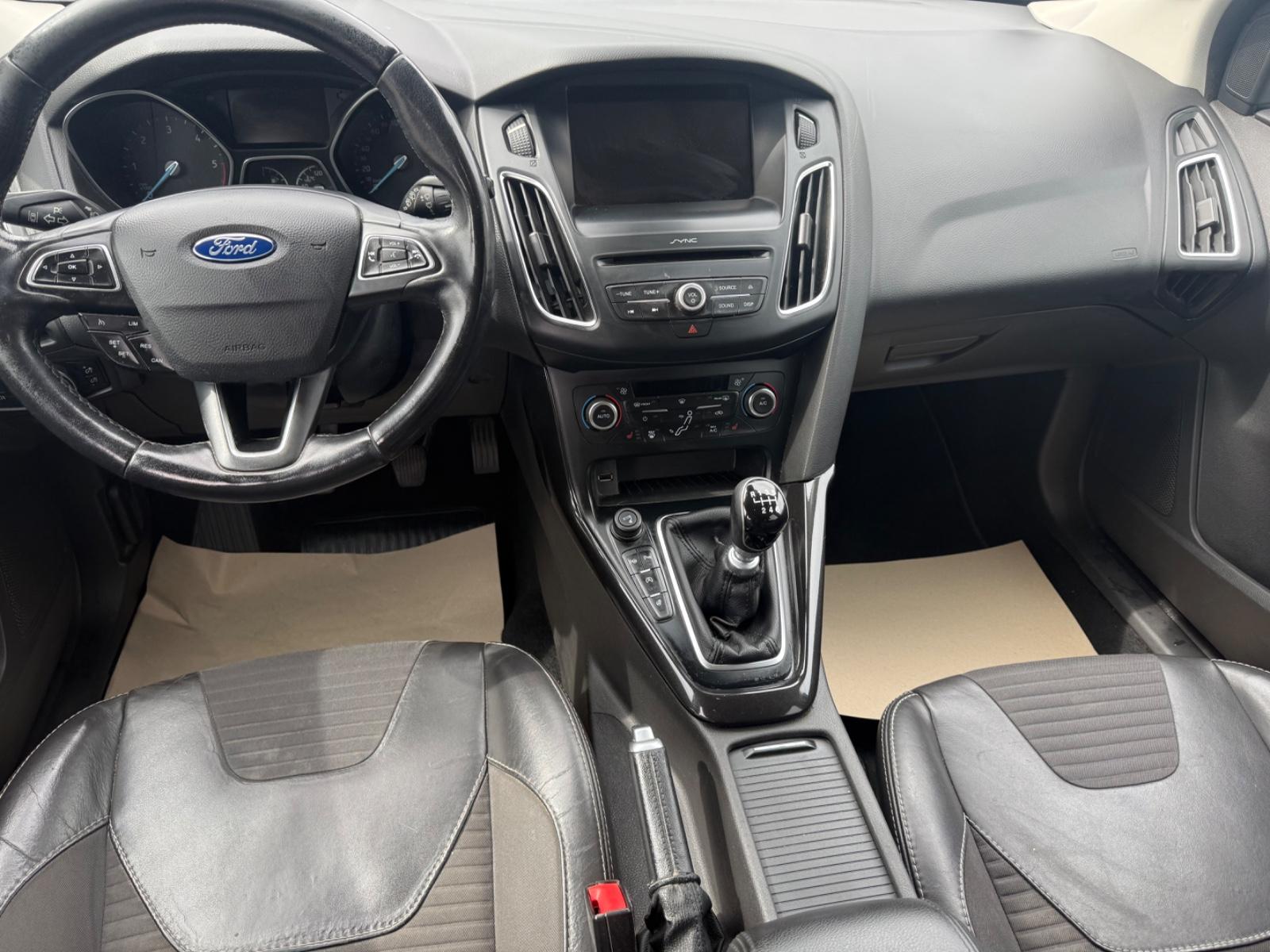 Ford Focus 2015 — photo 12