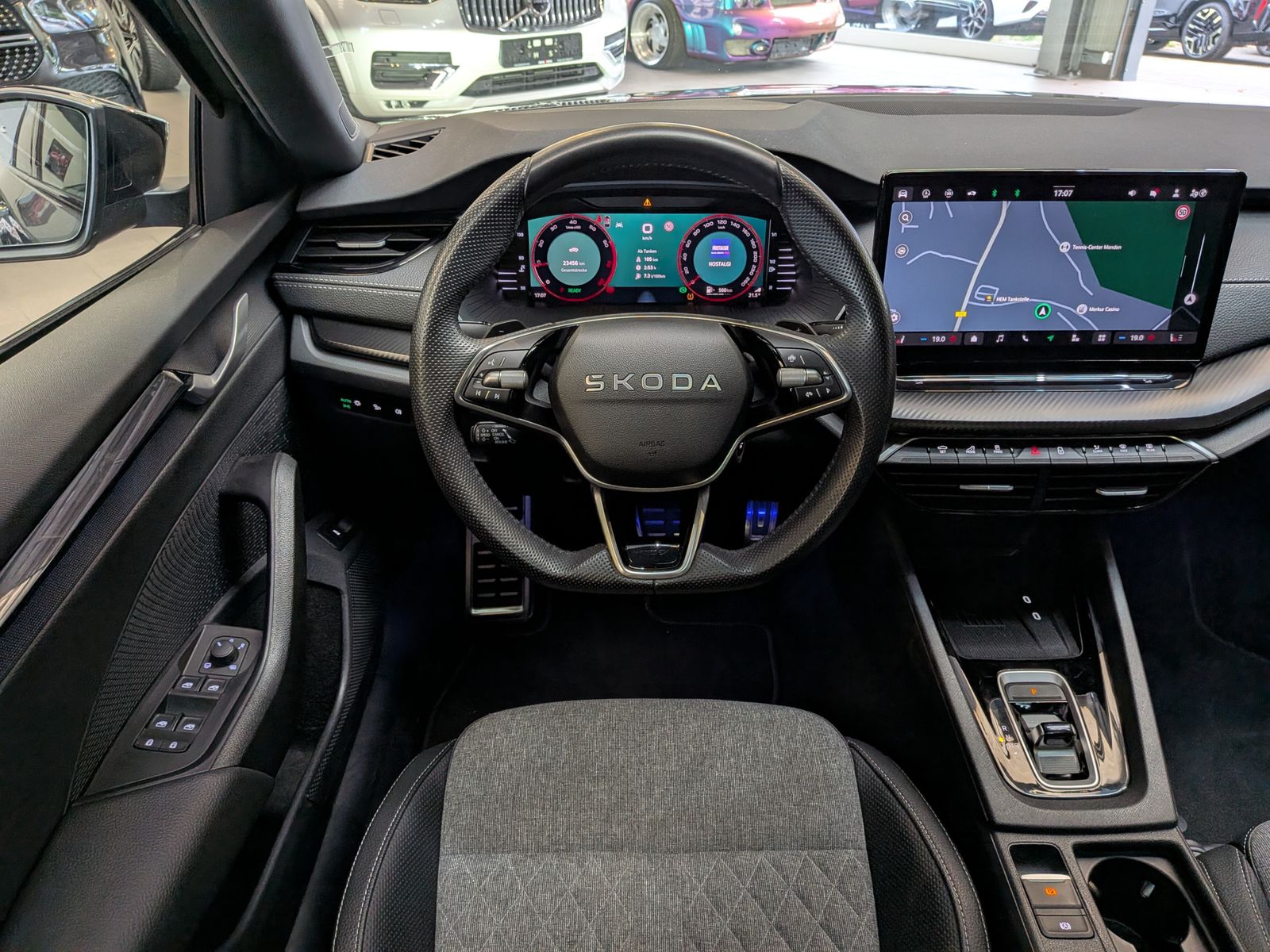 Fahrzeugabbildung SKODA Octavia 1.5 TSI Sportline MATRIX PANO AHK 5J-Gar