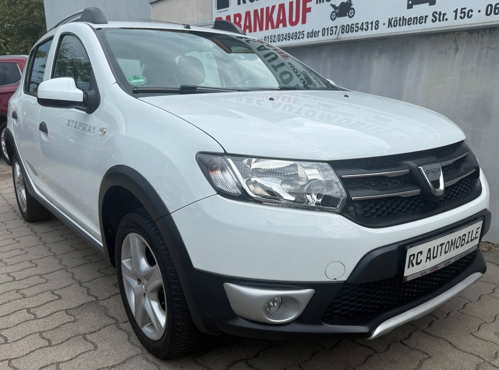 Dacia Sandero 2015 — салон