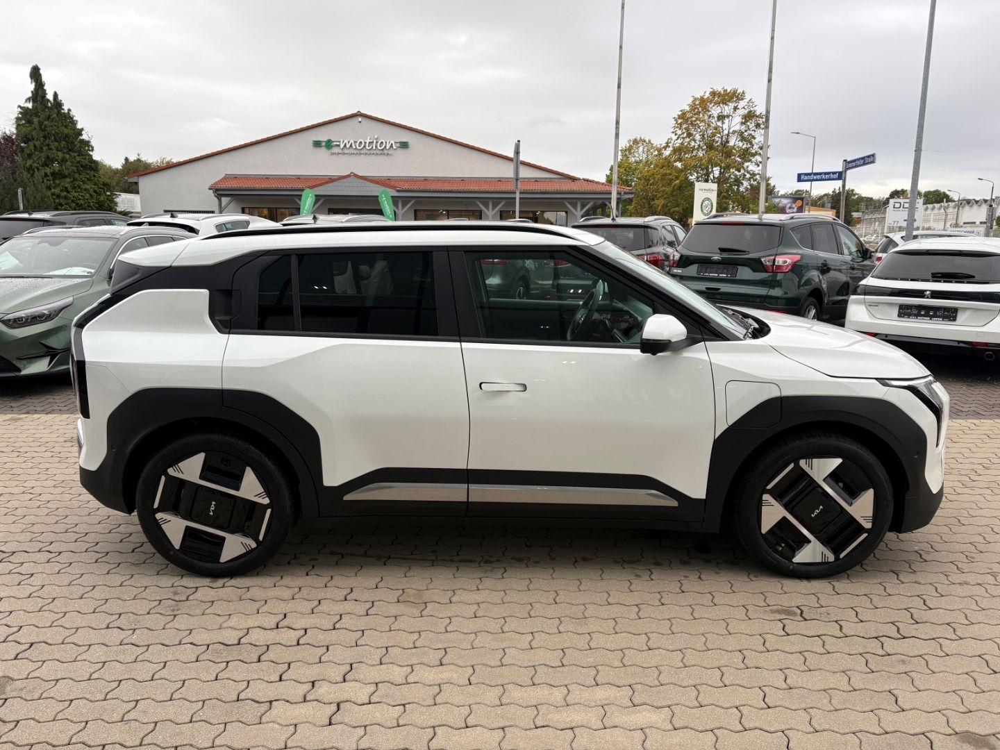 Fahrzeugabbildung Kia EV3 150 kW Earth KLIMA Harman&Kardon TotWinkAss